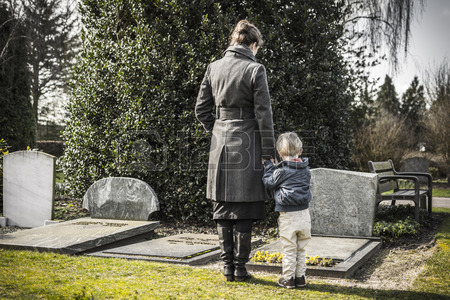 Можно ли брать детей на кладбище